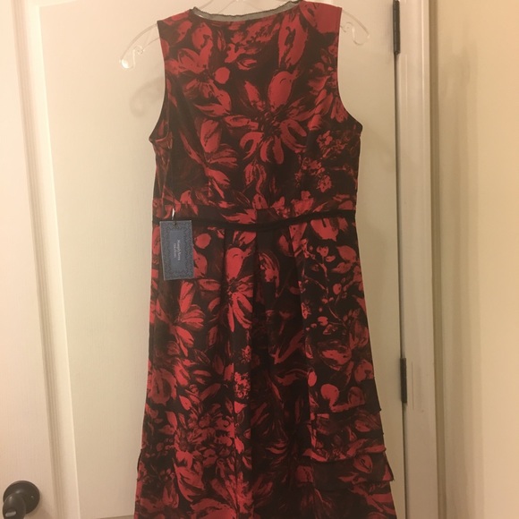 Simply Vera red and black flowered dress. Size 4 - Picture 2 of 5